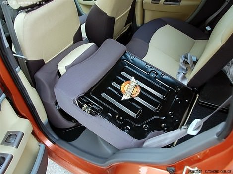 багажник Чери А1 Кимо -сиденья, двери Chery A1 Kimo оранжевого цвета foto
