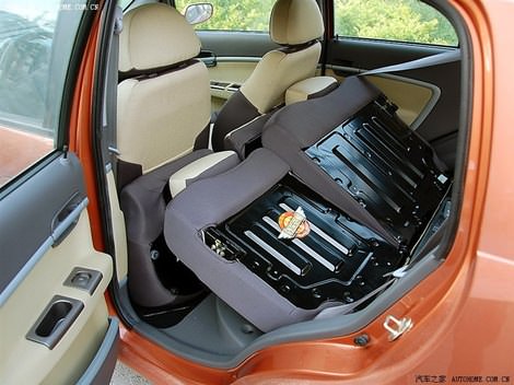 багажник Чери А1 Кимо -сиденья, двери Chery A1 Kimo оранжевого цвета foto