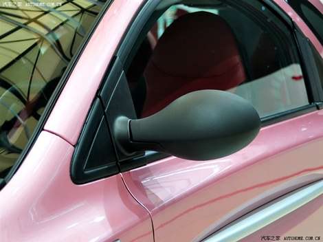 фото китайский автомобиль Chery QQme красного и розового цветов foto photo