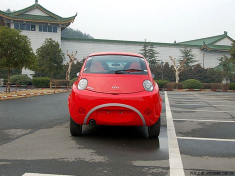 фото китайская малолитражка Chery QQme красного и розового цветов foto photo