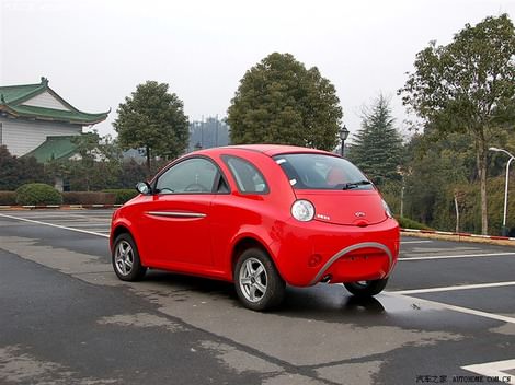 фото китайская малолитражка Chery QQme красного и розового цветов foto photo